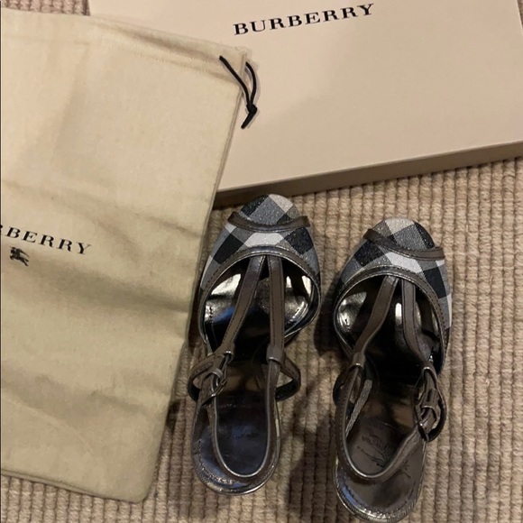 Burberry check sandals in metallic shimmer size 36 - Picture 3 of 4